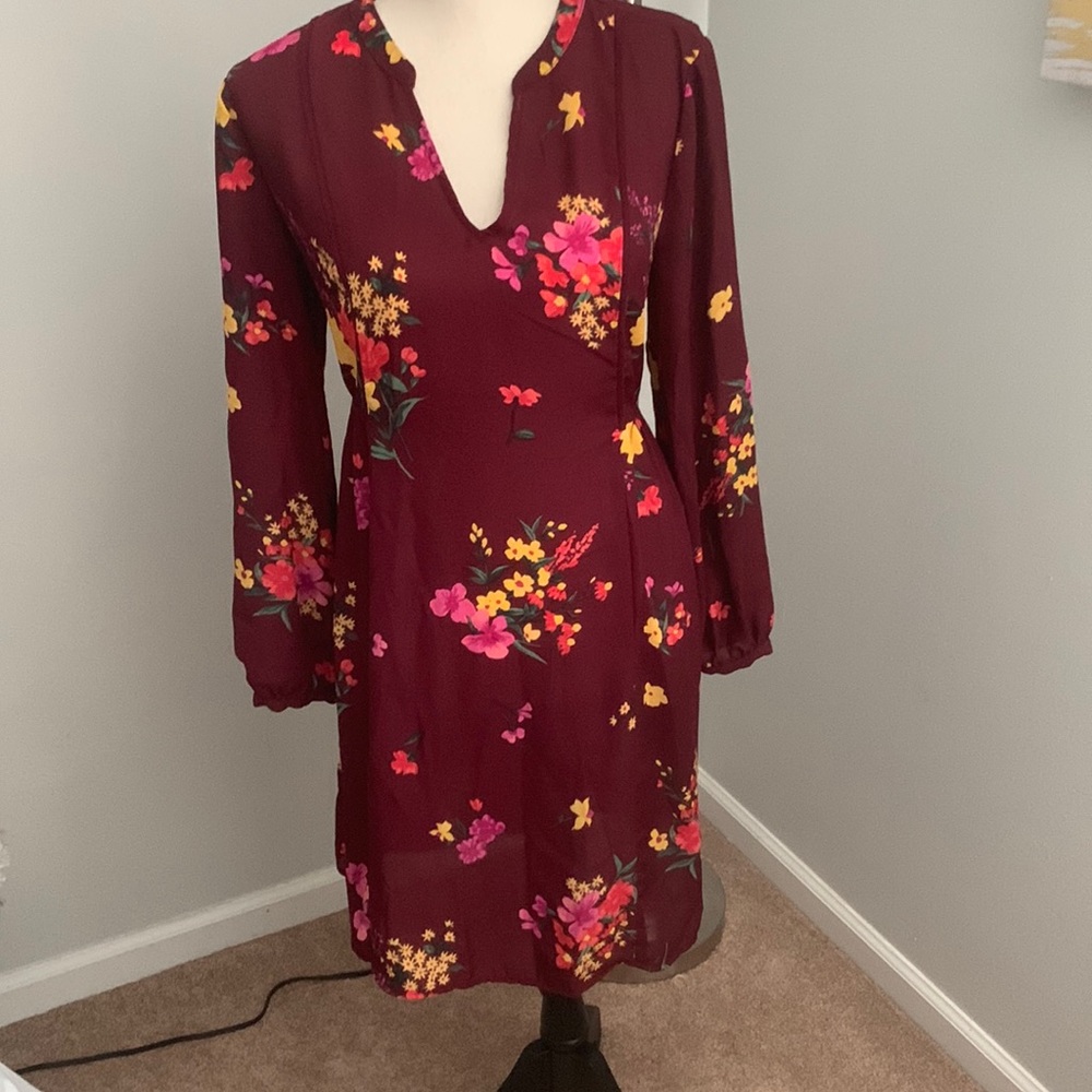 Dress Floral V-neck old navy long sleeve size M